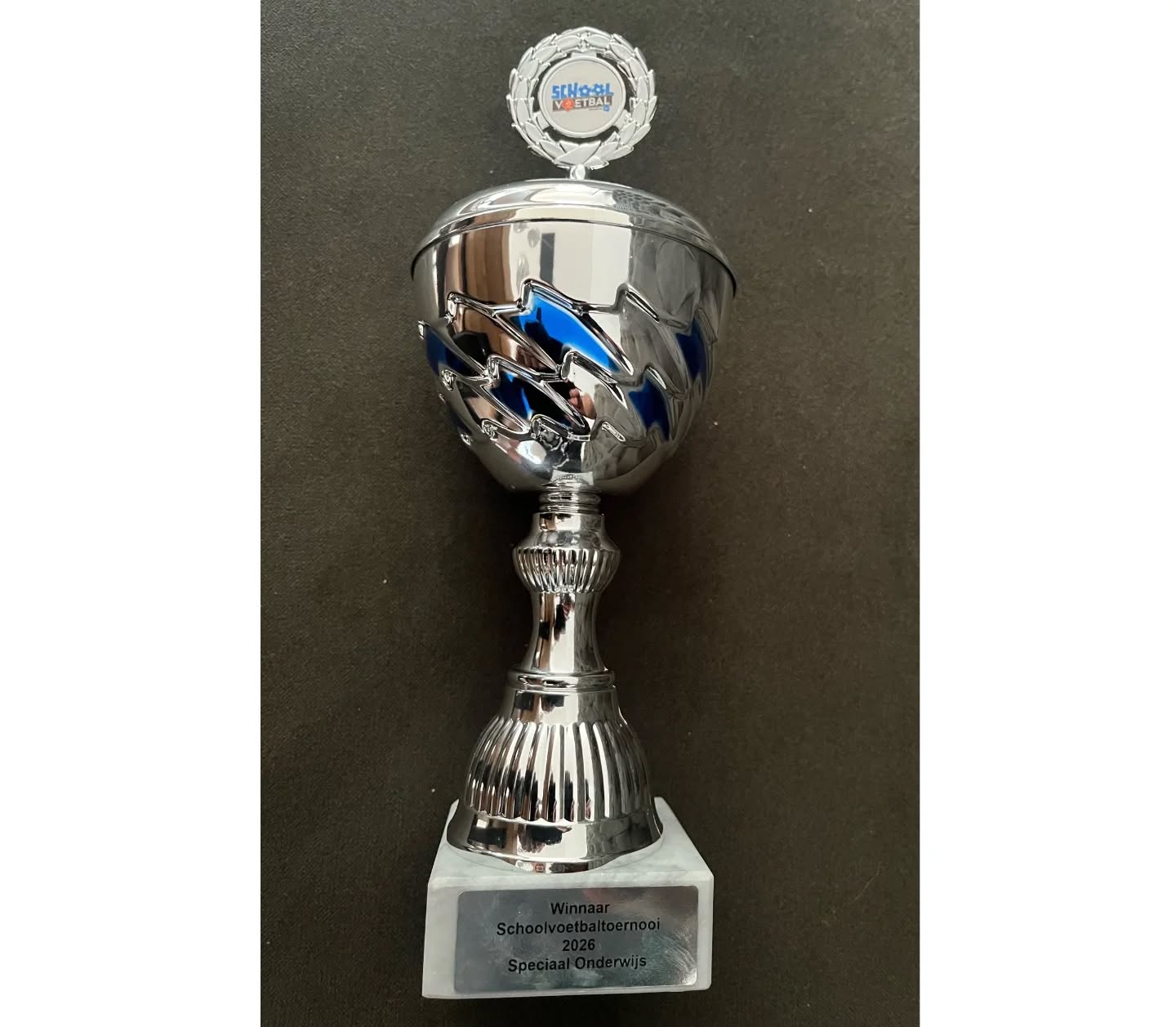 Een mooie beker voor de winnaars